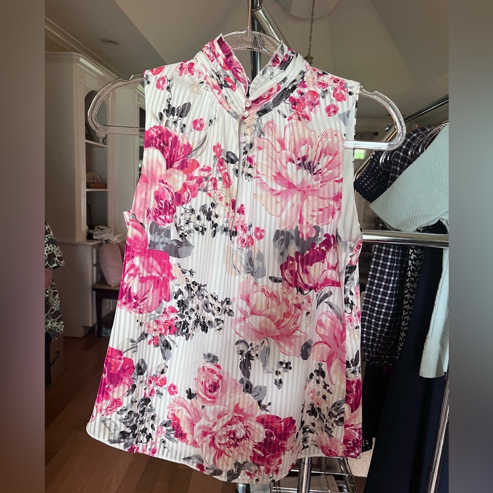 White House Black Market Size 2 Pleated Mockneck Sleeveless Pink Floral Top
